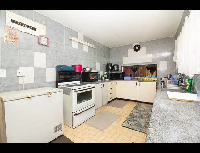 6 BEDROOM FREESTANDING FOR SALE IN MOBENI HEIGHTS
